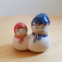 陶器製 デコレーション 置き物    ニコニコ  お餅みたいな  スノーマン in beanie knit cap 1枚目の画像