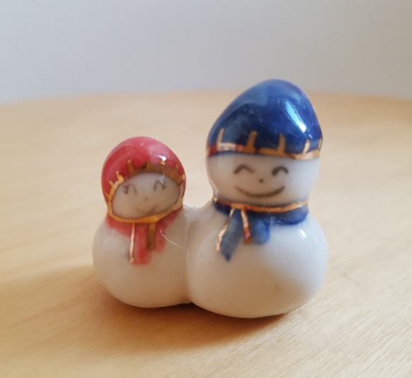 陶器製 デコレーション 置き物    ニコニコ  お餅みたいな  スノーマン in beanie knit cap 1枚目の画像