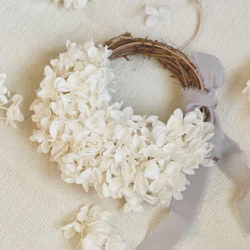 ホワイト紫陽花のふわふわハーフリース〜 プリザーブドフラワー リース  