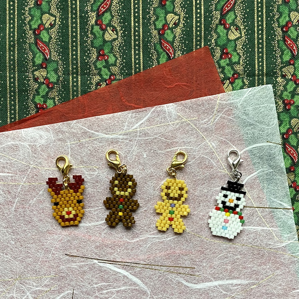 クリスマスマスクチャームその2 ビーズで作った小さなアクセサリー 