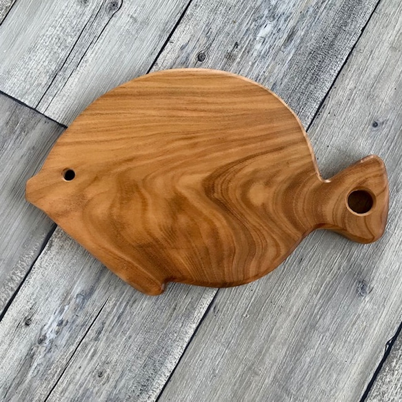 魚の形のカッティングボード まな板・カッティングボード kinoka18 