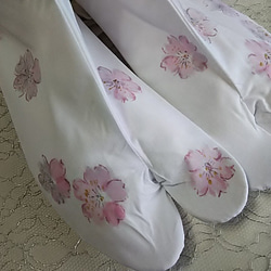 墨絵風桜の足袋(手描き) 1枚目の画像