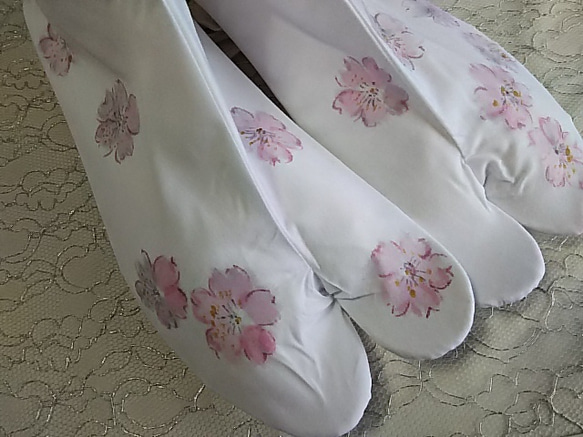 墨絵風桜の足袋(手描き) 1枚目の画像