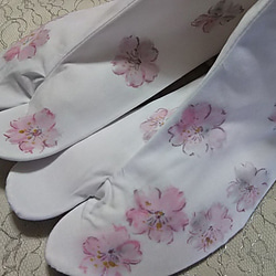 墨絵風桜の足袋(手描き) 2枚目の画像