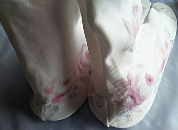 ストレッチの足袋(ピンクの薔薇)手描き 3枚目の画像