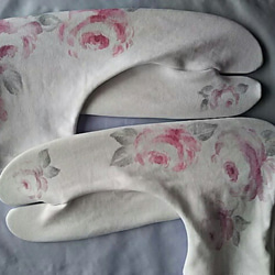 ストレッチの足袋(ピンクの薔薇)手描き 4枚目の画像