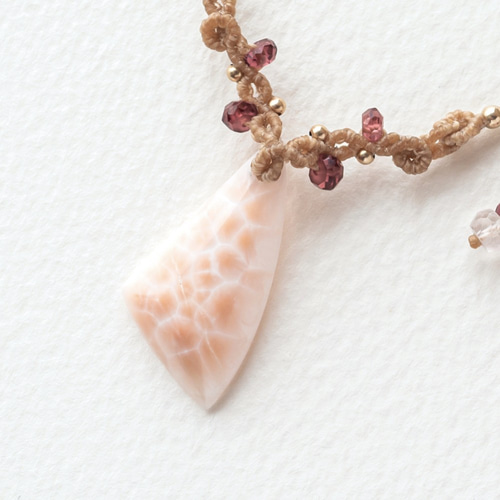 トムソナイトのマクラメ編み 天然石ネックレス ネックレス