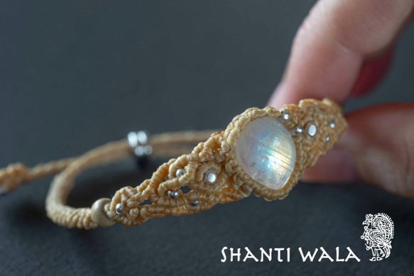 ムーンストーンのマクラメ編み 天然石ブレスレット ブレスレット