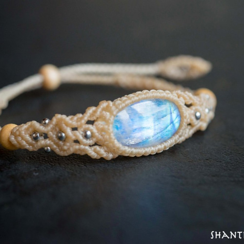 レインボームーンストーン　マクラメブレスレット レインボームーンストーンのマクラメ編み 天然石ブレスレット