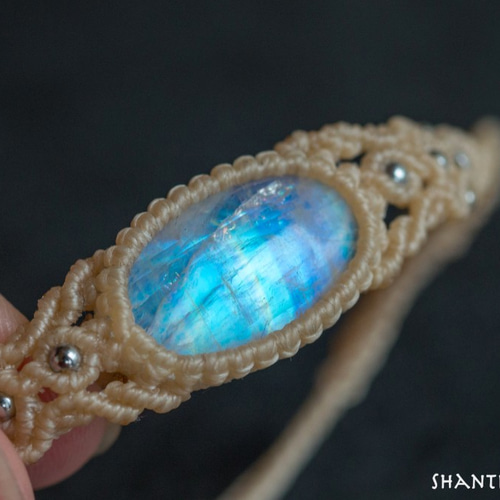 レインボームーンストーン　マクラメブレスレット 再販【マクラメ】レインボームーンストーンのシンプルブレスレット