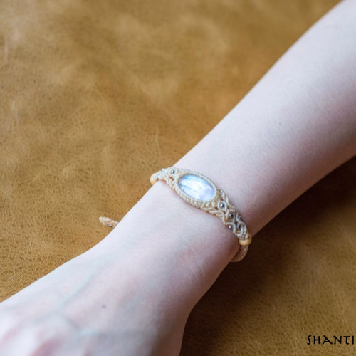 レインボームーンストーン　マクラメブレスレット レインボームーンストーンのマクラメ編みブレスレット ブレスレット