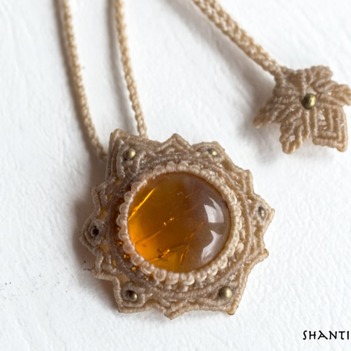 アンバー(琥珀)のマクラメ編み 天然石ネックレス ネックレス