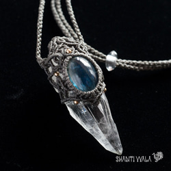 水晶和藍晶石的花邊編織天然石項鍊 第2張的照片