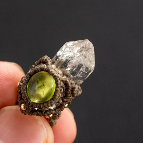 水晶和橄欖石Maclame針織天然石項鍊 第4張的照片