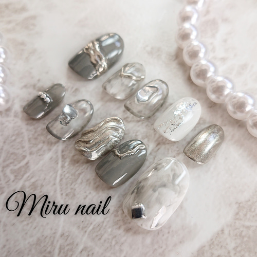 シルバーグレーニュアンスネイル ネイルチップ（つけ爪） Miru nail