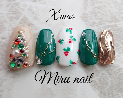 【オーダー】ネイルチップ クリスマスネイル 𝐑𝐞𝐝 𝐂𝐡𝐫𝐢𝐬𝐭𝐦𝐚𝐬❤️🎄きらきらで可愛い🧸❄️ . . 📍新宿