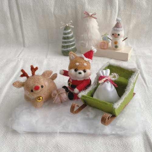 クリスマス 柴犬サンタさんとトナカイ ソリ 羊毛フェルト 羊毛