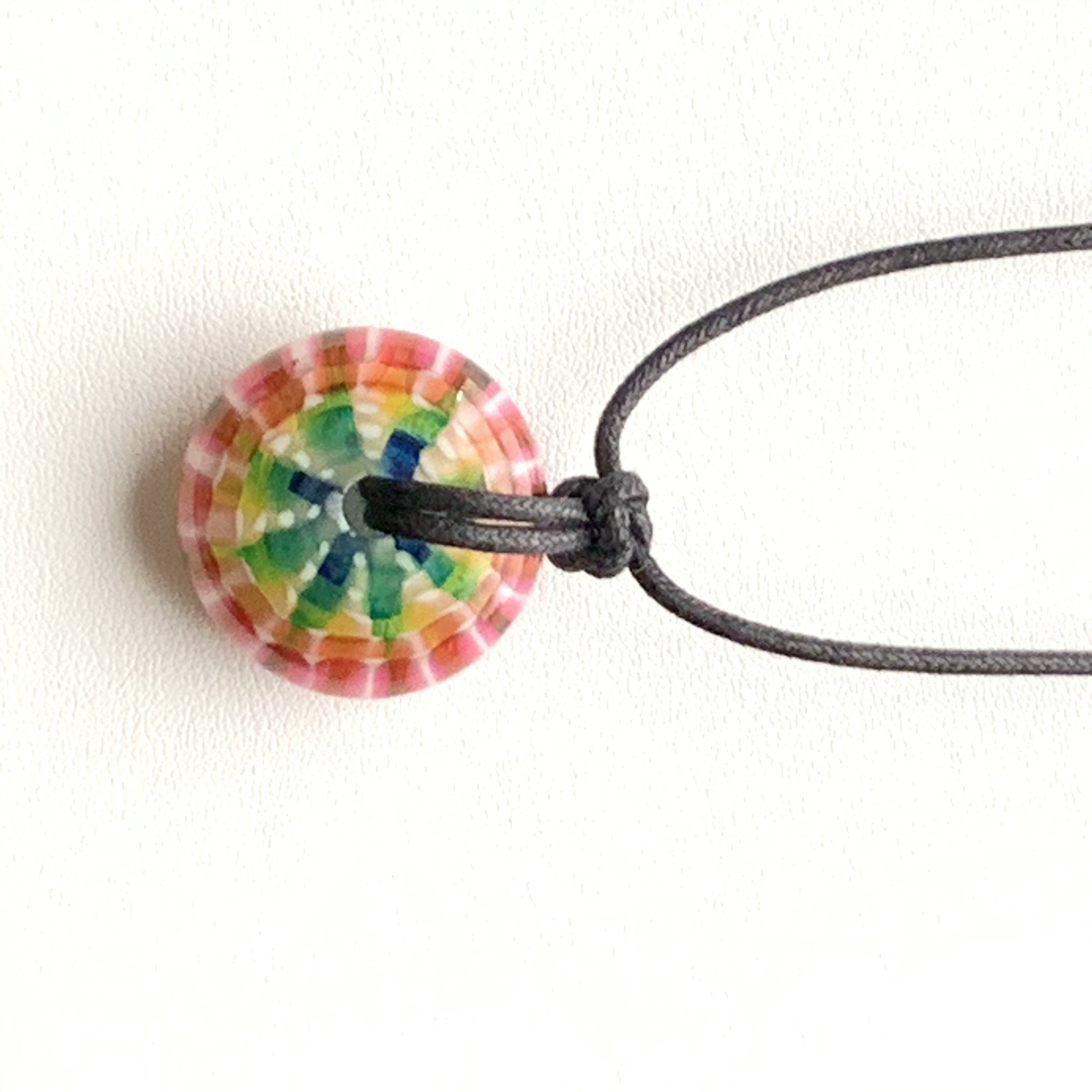 虹色ペンダント