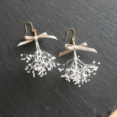 リボンが可愛いかすみ草ピアス・イヤリング カスミ草 カスミソウ