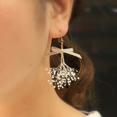 リボンが可愛いかすみ草ピアス・イヤリング カスミ草 カスミソウ