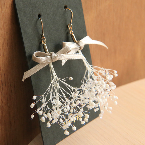 リボンが可愛いかすみ草ピアス・イヤリング カスミ草 カスミソウ