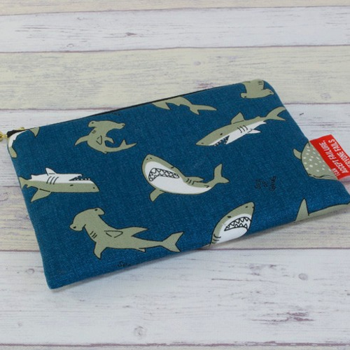 ファンシーグッズネイビー ポーチ非壳品 サメ柄の17cmファスナーポーチ＊ネイビー ポーチ Atelier Sarah 通販