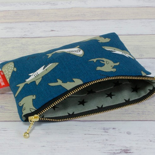 サメ柄の17cmファスナーポーチ＊ネイビー ポーチ Atelier Sarah 通販