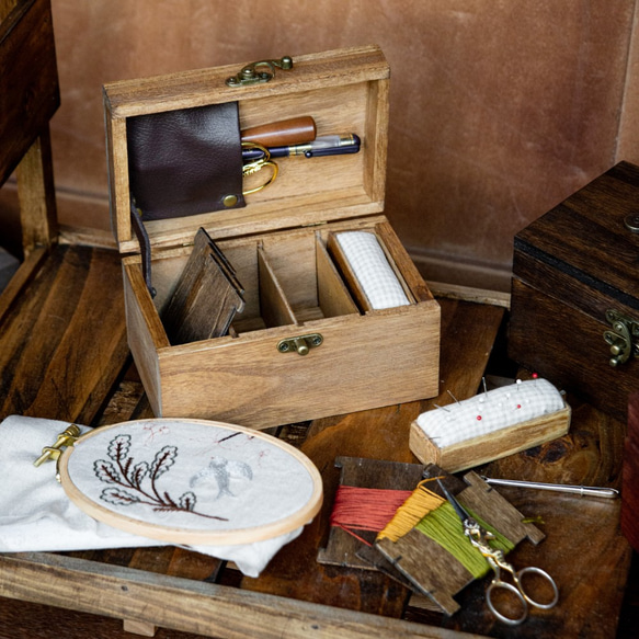 [受注制作] ソーイングボックス 木製 裁縫箱 アンティーク風 木箱 (ブラウン) 2枚目の画像