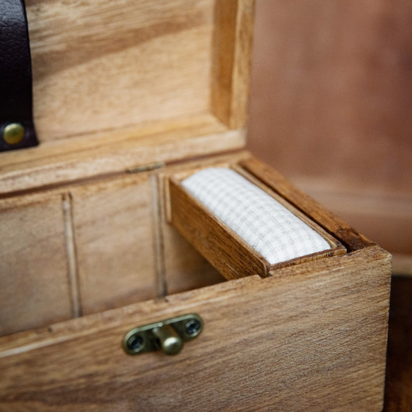 [受注制作] ソーイングボックス 木製 裁縫箱 アンティーク風 木箱 (ブラウン) 10枚目の画像