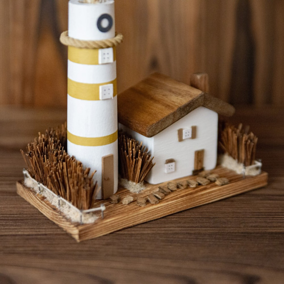 「灯台とお家の フラワーベース」~イエロー~  一輪挿し ミニチュア ハウス 花瓶 木製 インテリア 北欧雑貨 置物 6枚目の画像