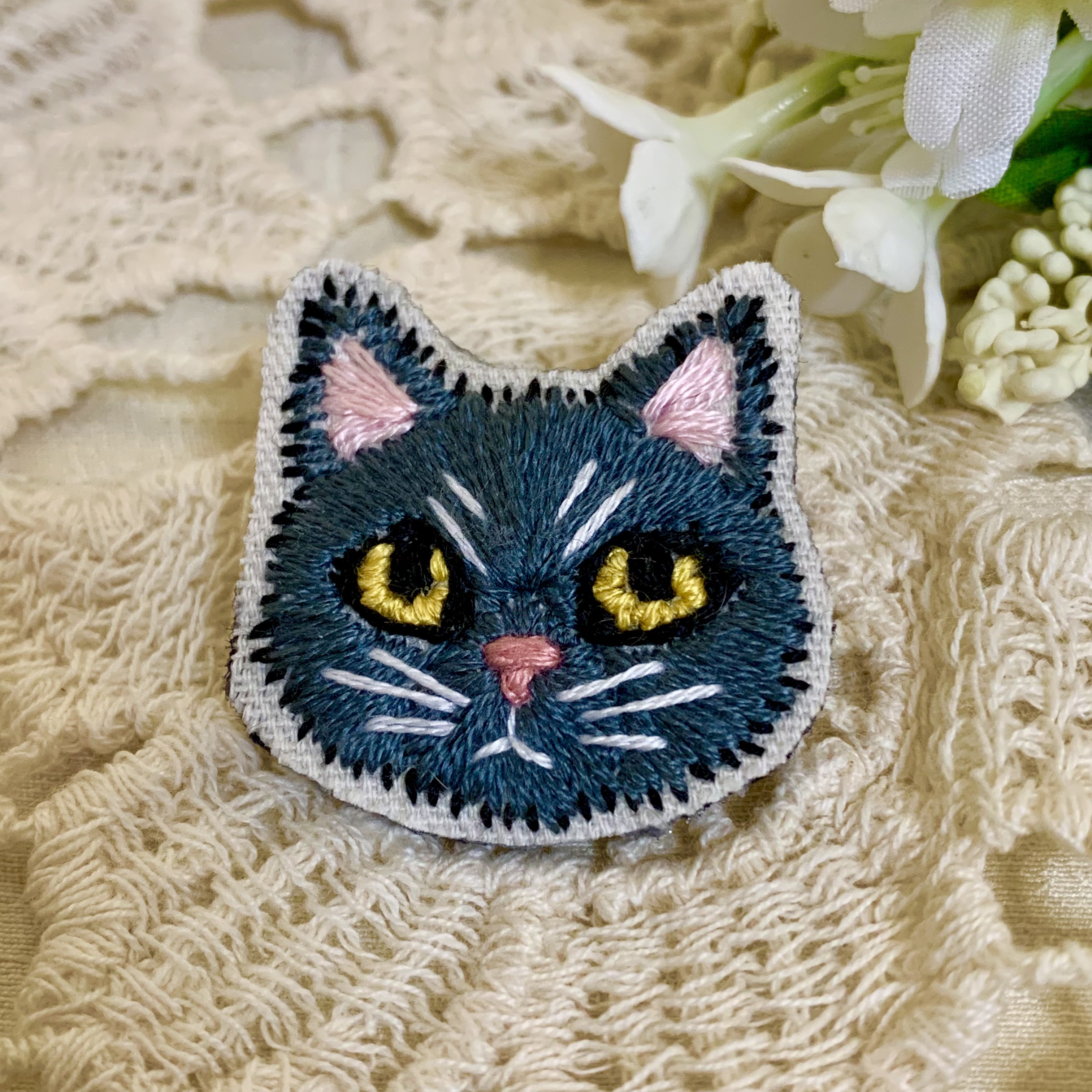 ★ブローチ★   夜　黒猫　レジン