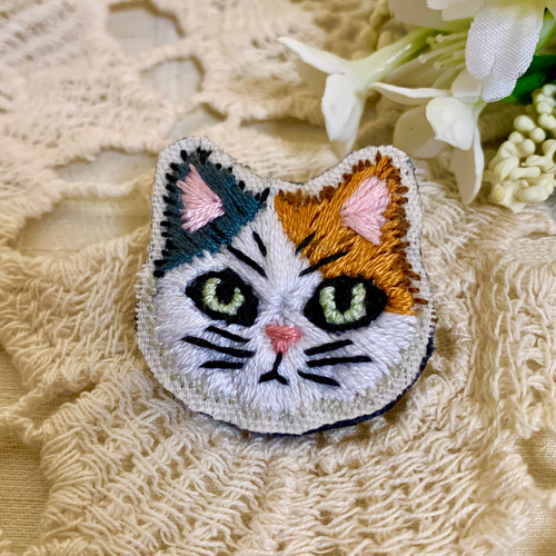 三毛猫の刺繍ブローチ ブローチ ren.(レンドット) 通販 12216047  