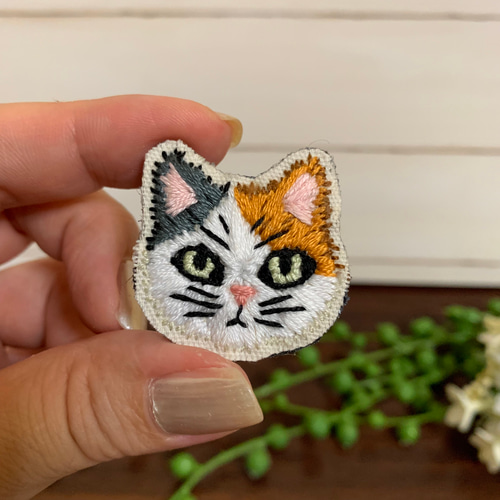 三毛猫の刺繍ブローチ ブローチ ren.(レンドット) 通販 12216047  