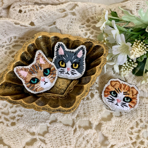 トラ猫の刺繍ブローチ ブローチ ren.(レンドット) 通販 12216097