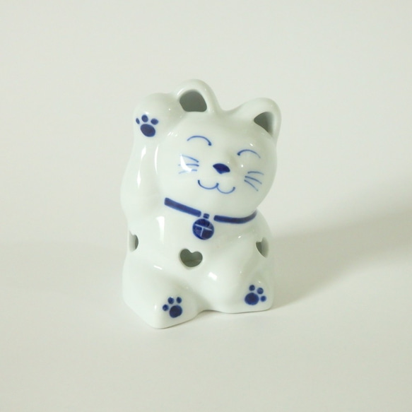 伊万里焼招き猫（右手） 招き猫 市川冬山窯 通販 11693881｜Creema
