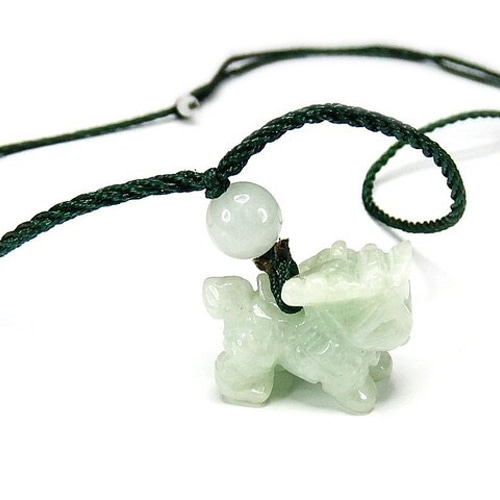 本翡翠　立体麒麟ネックレス、置き物 本翡翠 麒麟ネックレス