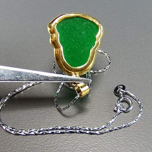 天然石グリーンジェード布袋様彫りペンダントトップネックレス石街