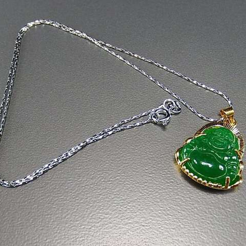 天然石グリーンジェード布袋様彫りペンダントトップネックレス石街