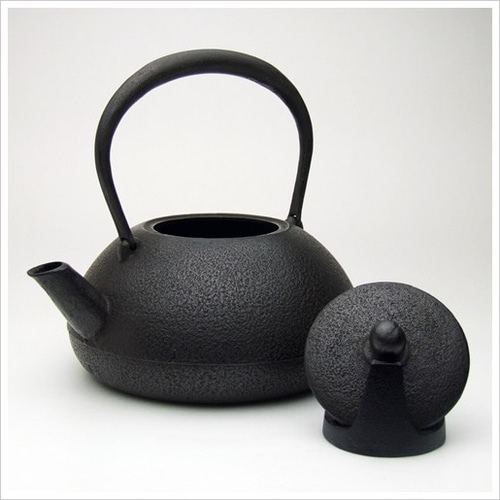 未使用品　付属品付　南部盛岡釜定工房造　１５型　南部鉄瓶　南部鉄器　鉄瓶 未使用品 付属品付 南部盛岡釜定工房造 15型 南部鉄瓶