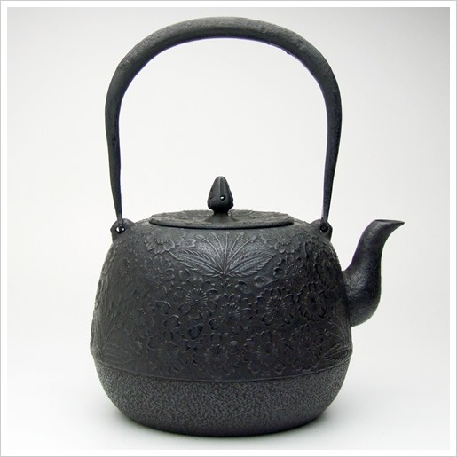 【未使用品 ◇真正の南部鉄瓶 花瓶釜】盛岡南部鉄瓶同業組合❇︎匿名配送 及源鋳造 南部鉄瓶 観月アラレ 1.2L｜食卓の道具｜中川政七商店
