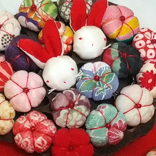 ちりめん細工 蓮の実 梅花飾り 生地 misora 通販 11377334