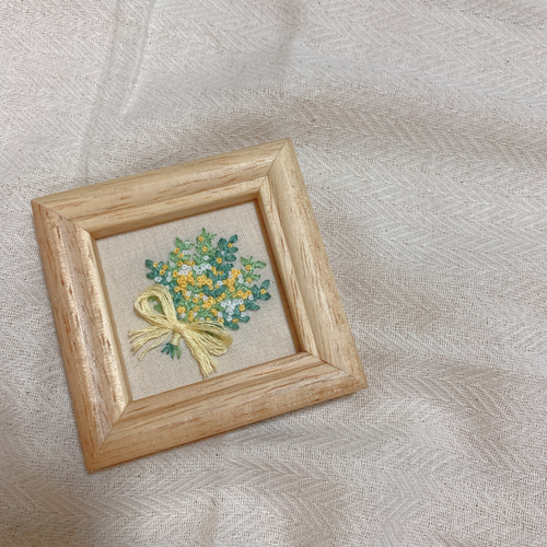 刺繍フレーム ミモザ かすみ草 花束 インテリア雑貨 壁飾り その他