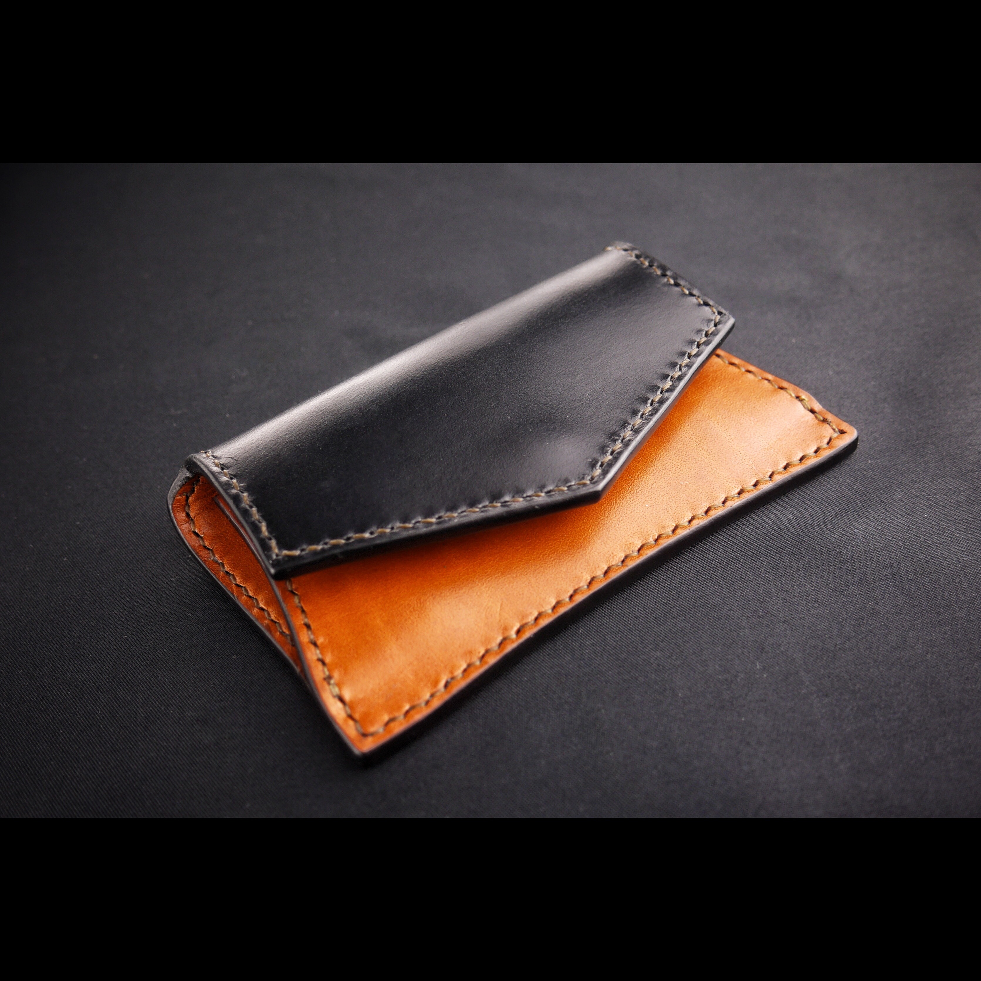 大人なビジネスカジュアルに　カードインコインケース「owl」