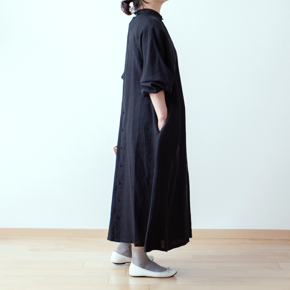 バックくるみ釦が大人かわいいボリューム袖フレンチリネンAラインワンピース：ブラック