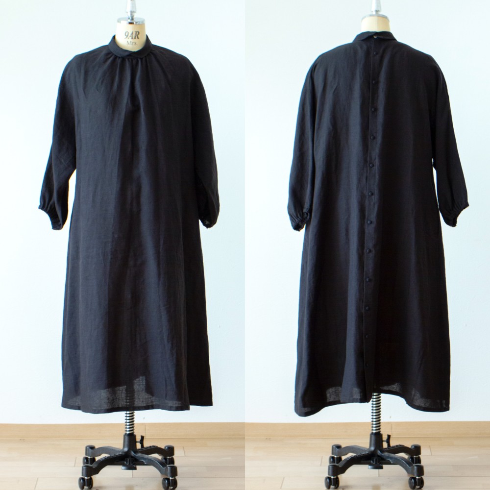 バックくるみ釦が大人かわいいボリューム袖フレンチリネンAラインワンピース：ブラック