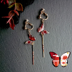和柄蝶々-彼岸花(赤）-のイヤリング・ピアス 3枚目の画像