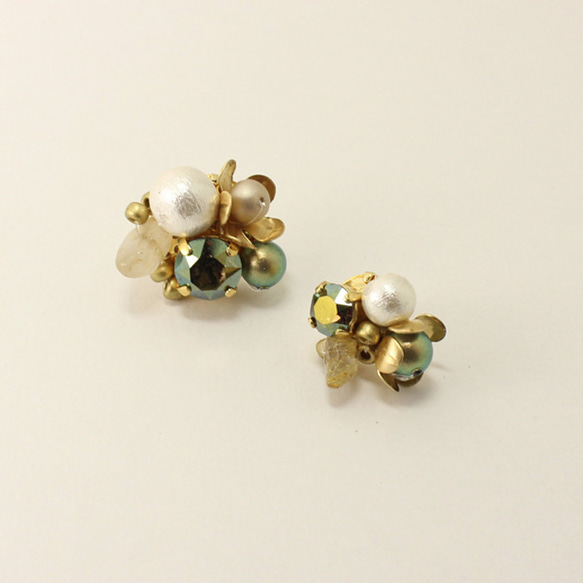 gold vintage green ピアス 1枚目の画像