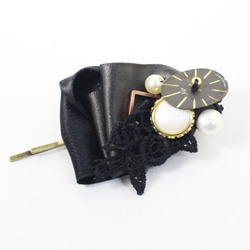 Black ribbon with vintage clock hair pin 1枚目の画像