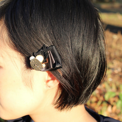 Black ribbon with vintage clock hair pin 2枚目の画像