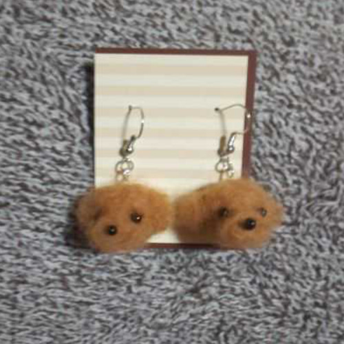 羊毛フェルトハンドメイドトイプードルピアス 受注製作〕羊毛フェルトトイプードルピアス ピアス（フック